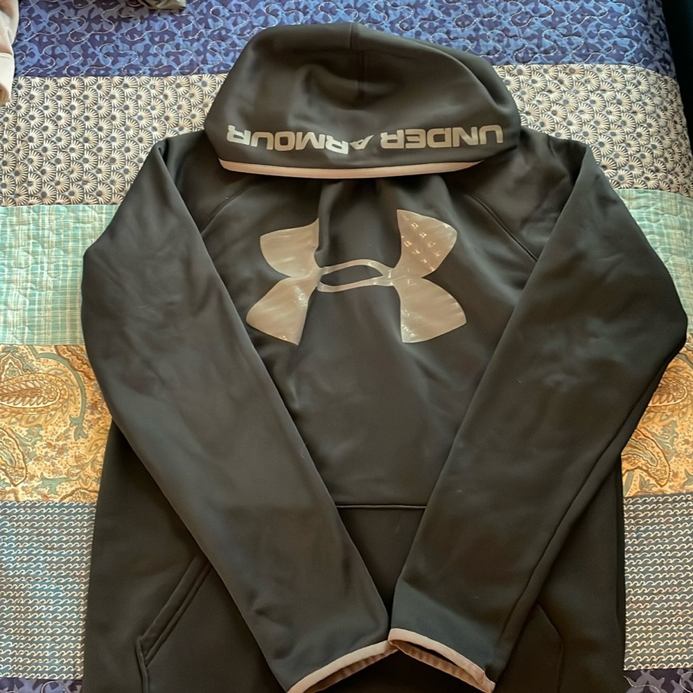 Under Armour sweatshirt, EUC, size youth XL